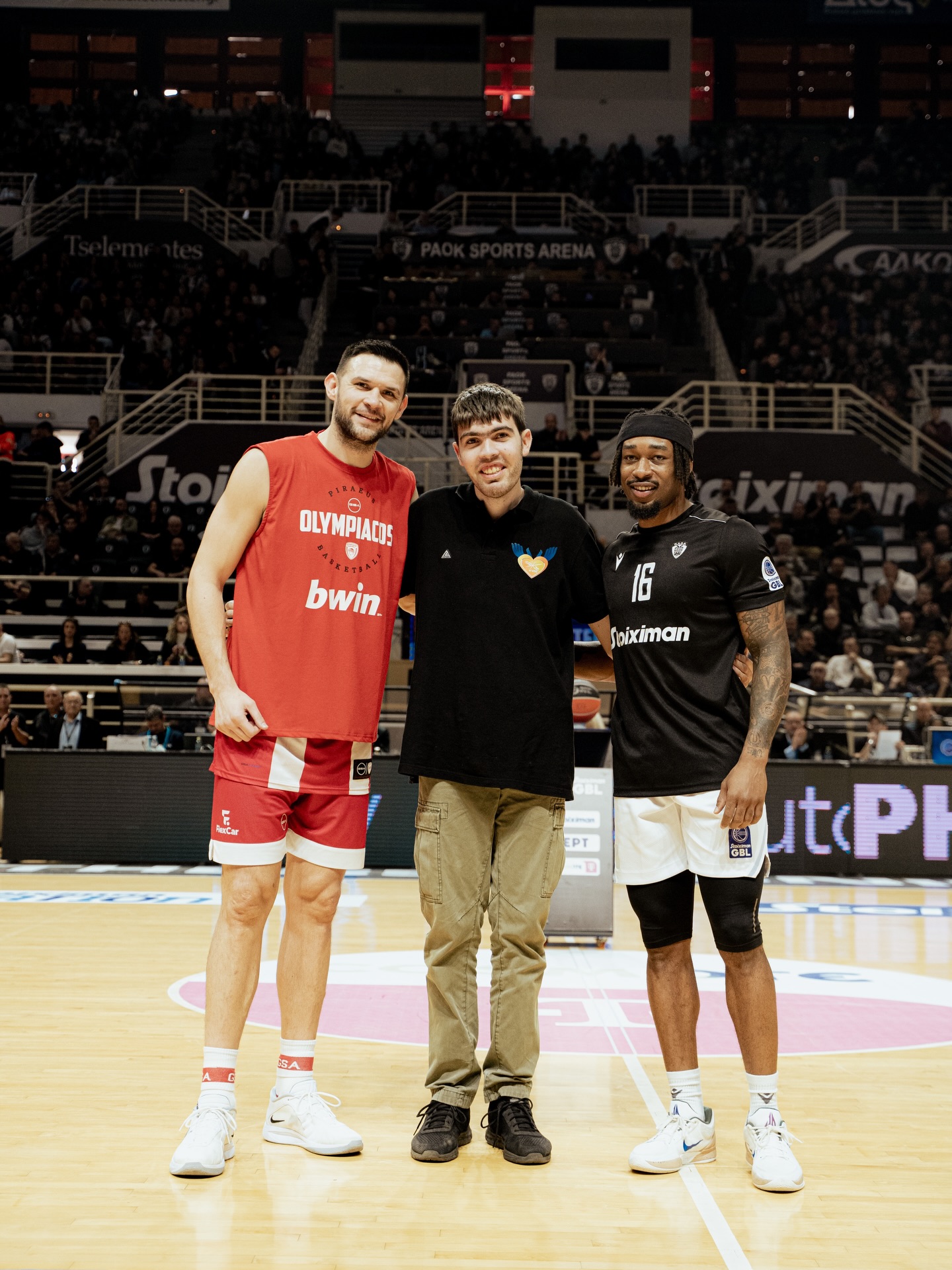 Μία αγκαλιά στην PAOK Sports Arena